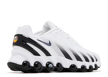 NIKE DN 8 WHITE AND BLACK